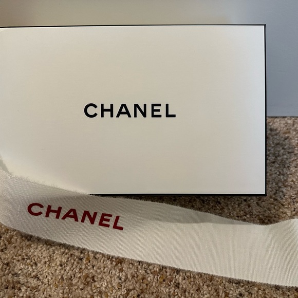 CHANEL Box with tissue & stamp and envelope - Picture 5 of 6